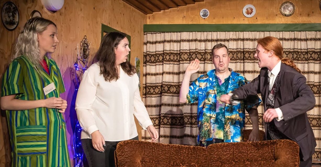 Fullkomið brúðkaup loks á svið